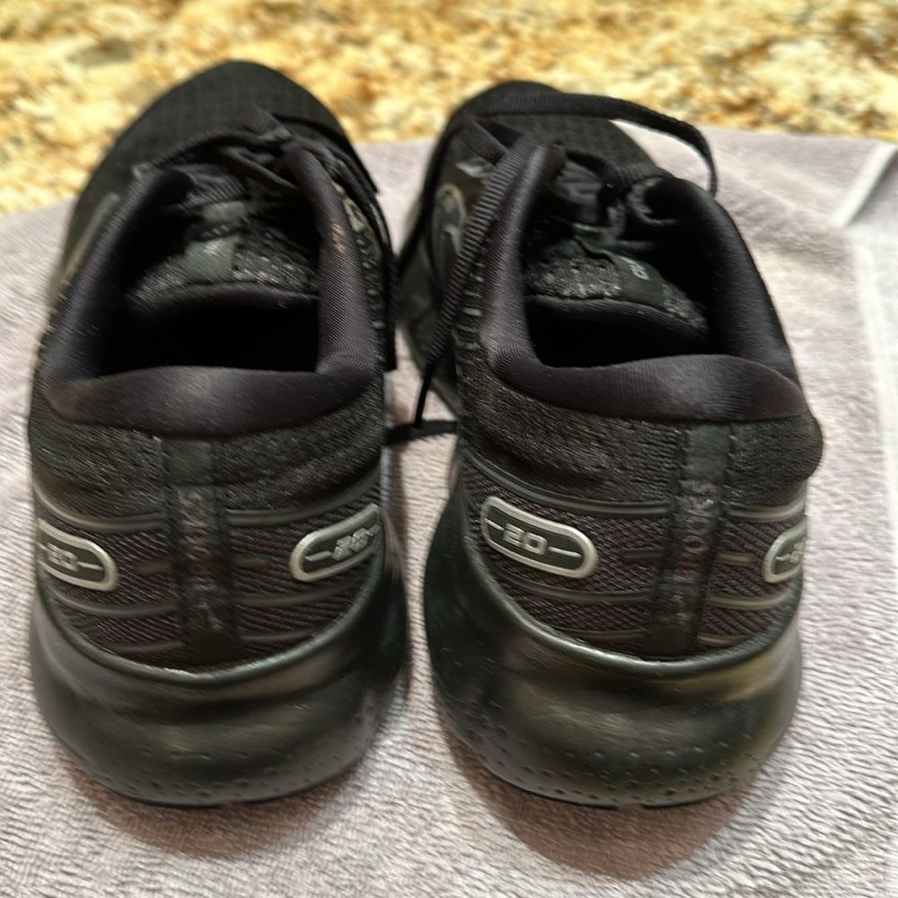 Men’s Brooks Shoes - Picture 3 of 5